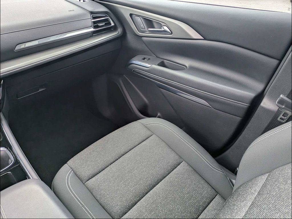Used 2026 Chevrolet Traverse LT FWD image 16