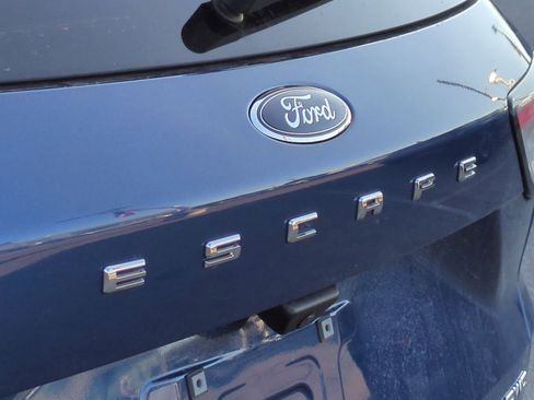 Used 2022 Ford Escape SE w/ Cold Weather Package image 16