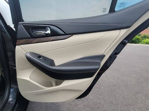 Used 2017 Nissan Maxima Platinum FWD image 23