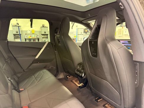 Used 2024 BMW iX xDrive50 w/ Premium Package AWD/4WD image 25