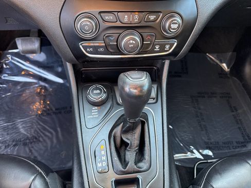 Used 2019 Jeep Cherokee Latitude Plus image 26