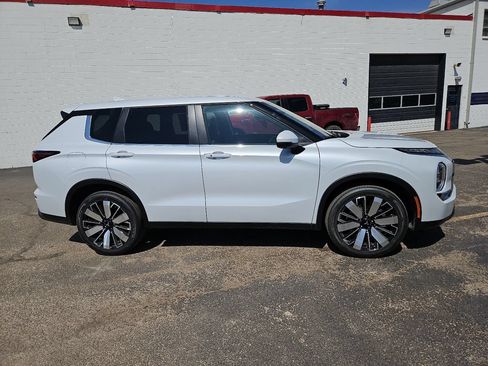 New 2026 Mitsubishi Outlander SE FWD image 15
