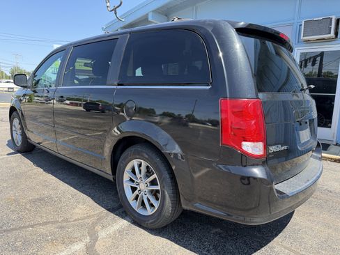 Used 2014 Dodge Grand Caravan SXT FWD image 3