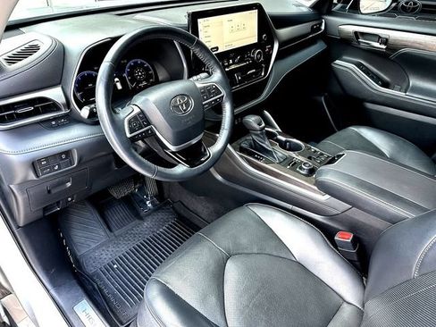 Used 2023 Toyota Highlander Limited AWD/4WD image 13