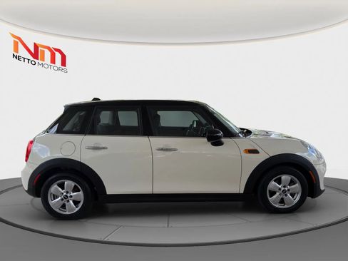 Used 2017 MINI Cooper 4-Door Hardtop w/ Premium Package FWD image 6