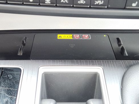 Used 2025 Toyota Sienna XLE FWD image 29