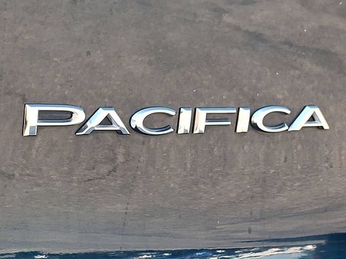 Certified 2023 Chrysler Pacifica Touring-L FWD image 32