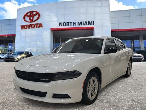 Used 2023 Dodge Charger SXT image 2