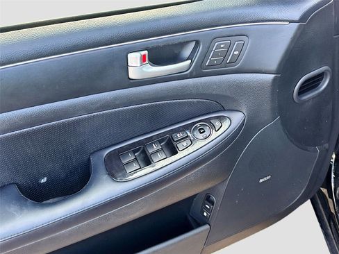 Used 2012 Hyundai Genesis 5.0 image 19