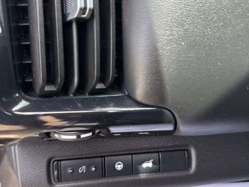 Used 2025 Nissan Pathfinder SV AWD/4WD image 17