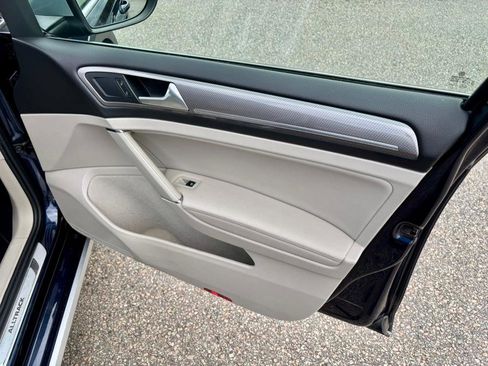 Used 2017 Volkswagen Golf Alltrack SEL image 10