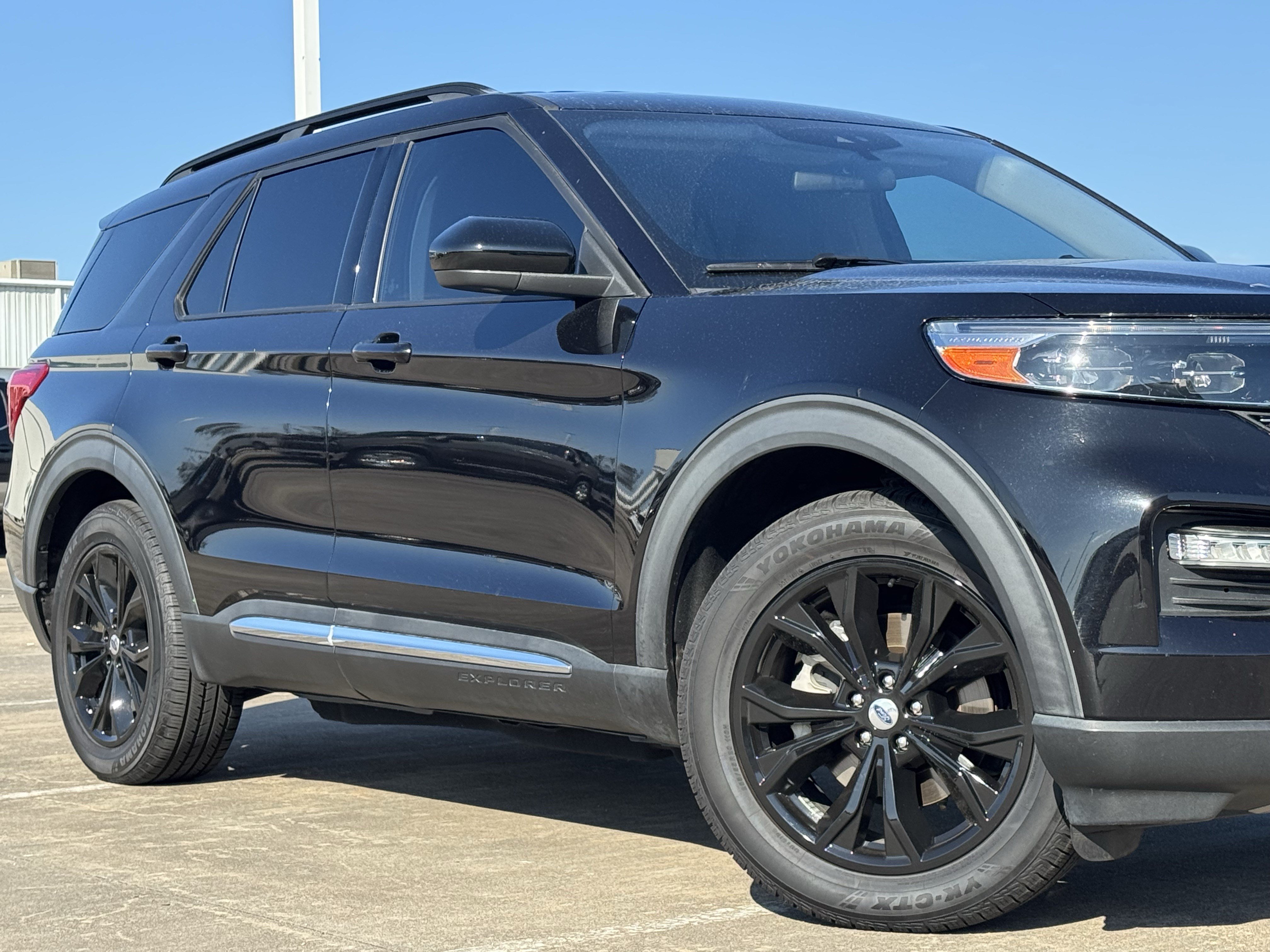 Used 2020 Ford Explorer XLT w/ Equipment Group 202A RWD image 3