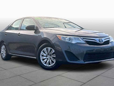 Used 2014 Toyota Camry LE image 3
