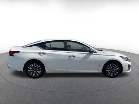 Used 2025 Nissan Altima 2.5 SV FWD image 16