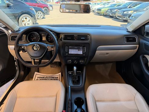 Used 2015 Volkswagen Jetta SE FWD image 10