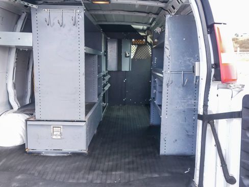Used 2007 Chevrolet Express 2500 RWD image 19