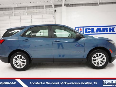 Used 2024 Chevrolet Equinox LS w/ Driver Confidence II Package image 4