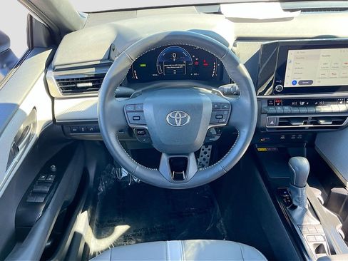Used 2025 Toyota Camry SE w/ Convenience Package image 21