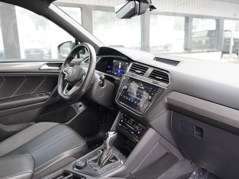Used 2022 Volkswagen Tiguan SE R-Line image 81