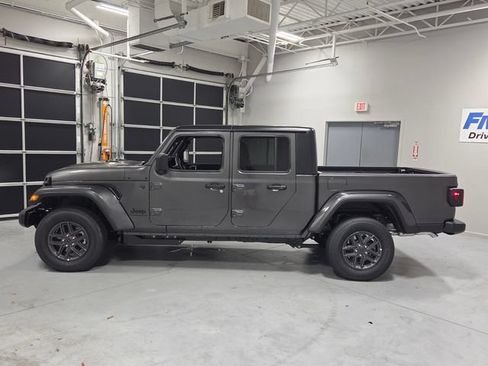 New 2026 Jeep Gladiator Sport AWD/4WD image 4