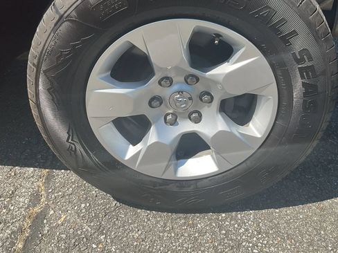 Used 2020 RAM 1500 Big Horn AWD/4WD image 13