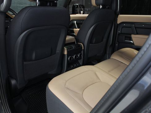 Used 2025 Land Rover Defender 110 V8 image 39