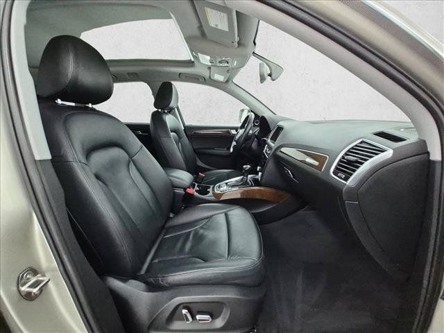 Used 2017 Audi Q5 2.0T Premium Plus w/ Technology Package AWD/4WD image 25