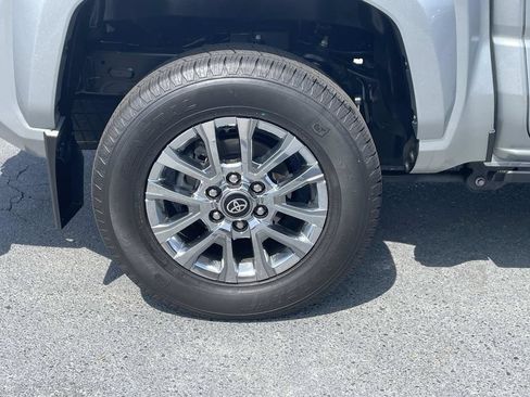 Used 2025 Toyota Tacoma Limited AWD/4WD image 9
