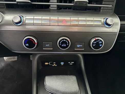 Used 2025 Hyundai Kona SE image 23