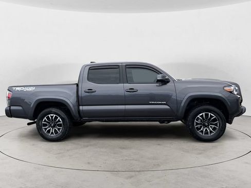 Used 2022 Toyota Tacoma TRD Sport w/ Technology Package AWD/4WD image 4