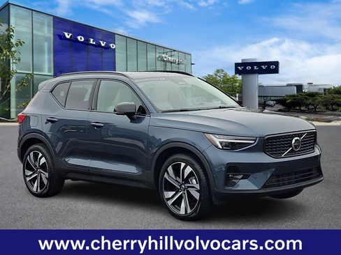 Certified 2026 Volvo XC40 B5 Ultra image 1