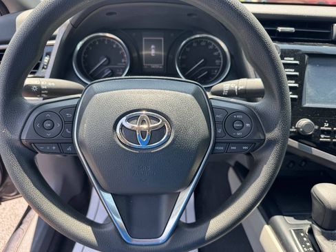 Used 2020 Toyota Camry LE w/ Convenience Package FWD image 9