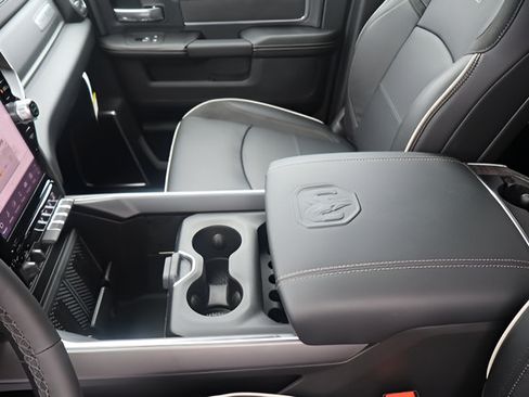 New 2026 RAM 2500 Laramie AWD/4WD image 24