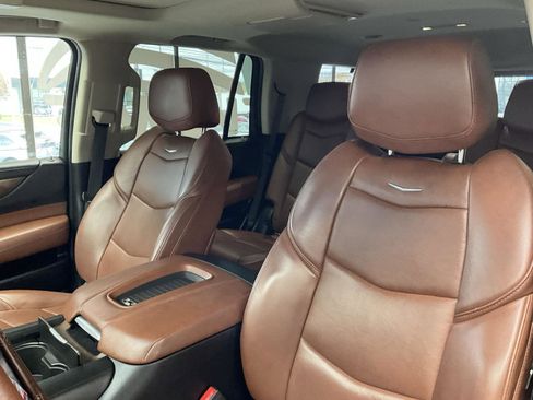 Used 2018 Cadillac Escalade Premium Luxury image 11
