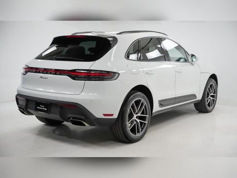 Certified 2025 Porsche Macan image 10
