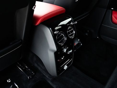 Used 2022 Rolls-Royce Cullinan AWD/4WD image 25