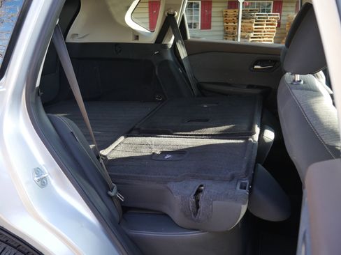 Certified 2022 Nissan Rogue SV image 24