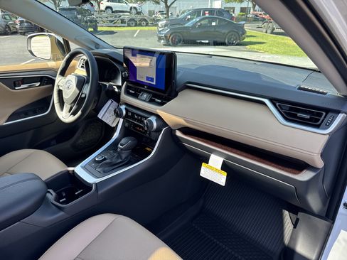 New 2025 Toyota RAV4 Limited w/ Advanced Technology Package AWD/4WD image 36