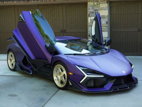 Used 2024 Lamborghini Revuelto AWD/4WD image 2