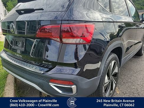 Certified 2023 Volkswagen Taos SE w/ Panoramic Sunroof Package AWD/4WD image 31