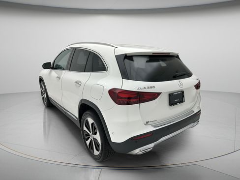 Used 2025 Mercedes-Benz GLA 250 4MATIC image 6