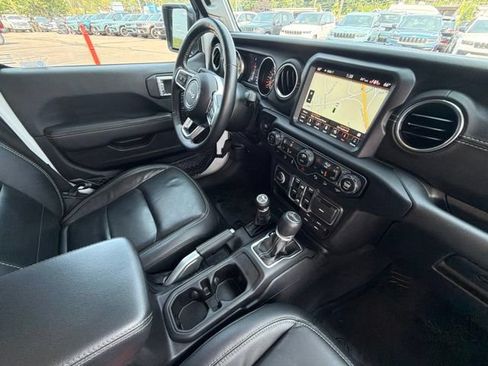 Used 2019 Jeep Wrangler Unlimited Sahara w/ Dual Top Group AWD/4WD image 27