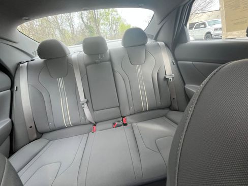 Used 2025 Hyundai Elantra SEL FWD image 34
