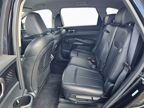 Used 2024 Kia Sorento S FWD image 31