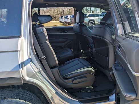 New 2025 Jeep Grand Cherokee L Limited w/ Luxury Tech Group II AWD/4WD image 33