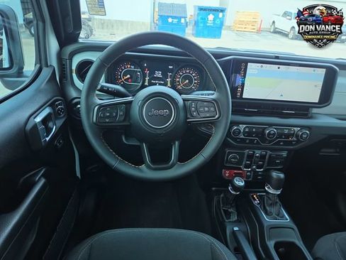 Used 2024 Jeep Gladiator Sport AWD/4WD image 13
