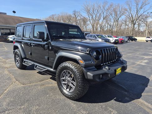 Used 2024 Jeep Wrangler Unlimited Sport AWD/4WD image 2