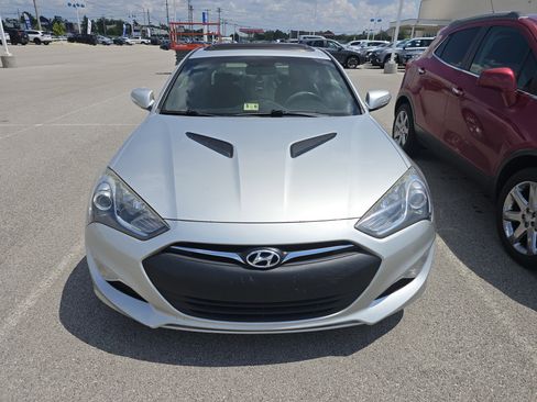 Used 2013 Hyundai Genesis 3.8 image 8