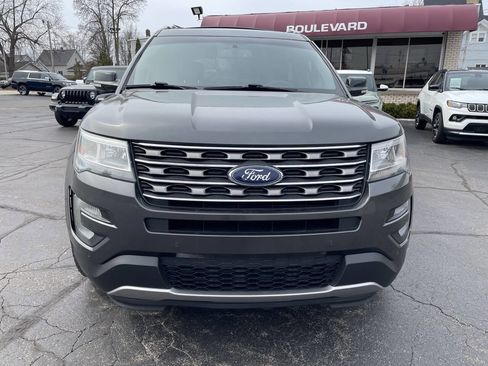 Used 2017 Ford Explorer XLT w/ Equipment Group 202A image 12