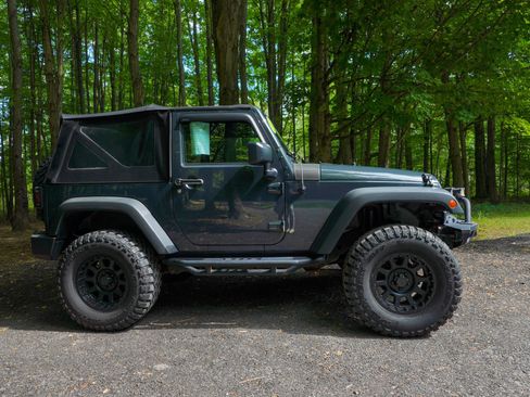 Used 2017 Jeep Wrangler Rubicon AWD/4WD image 5